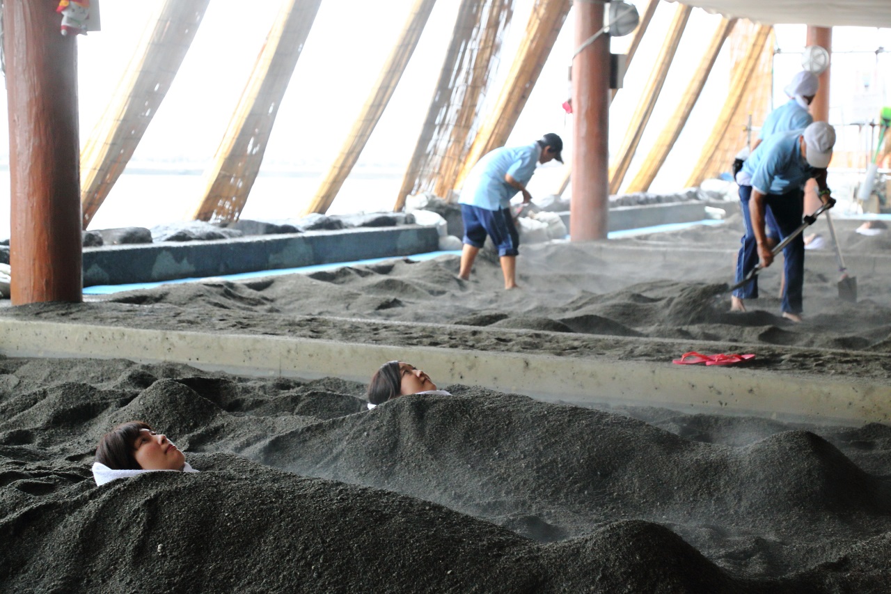 Sunamushi Onsen (Sand Bath) Saraku