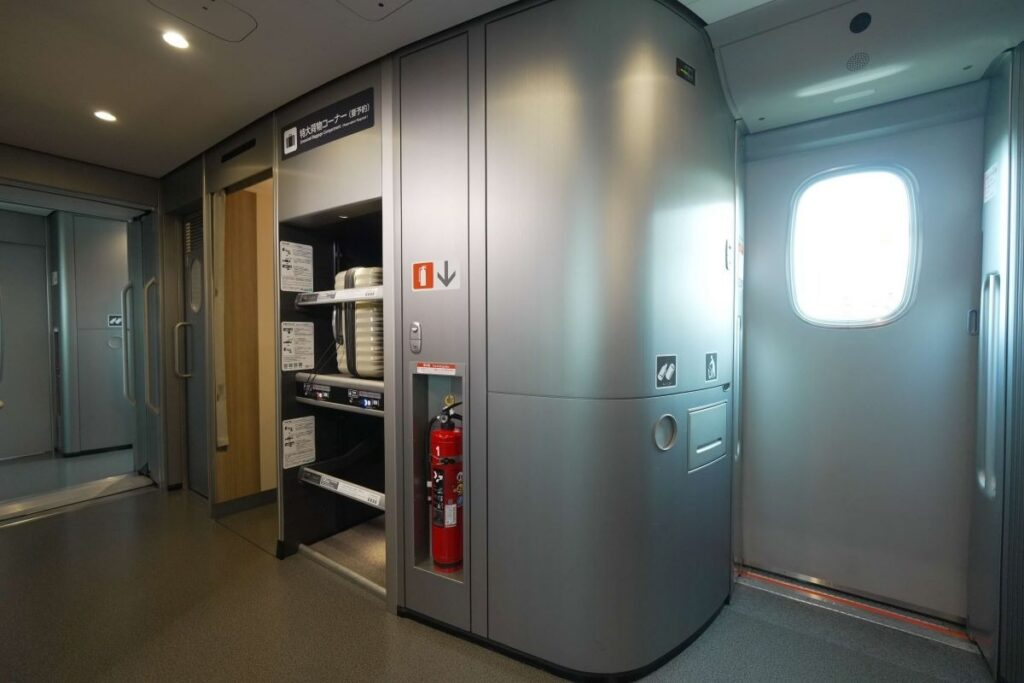 Oversized baggage compartment